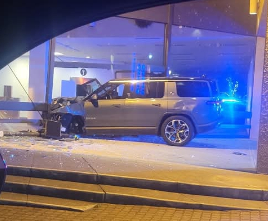 DUI Driver Arrested After Crashing Into Lafayette Building - CLAYCORD.com